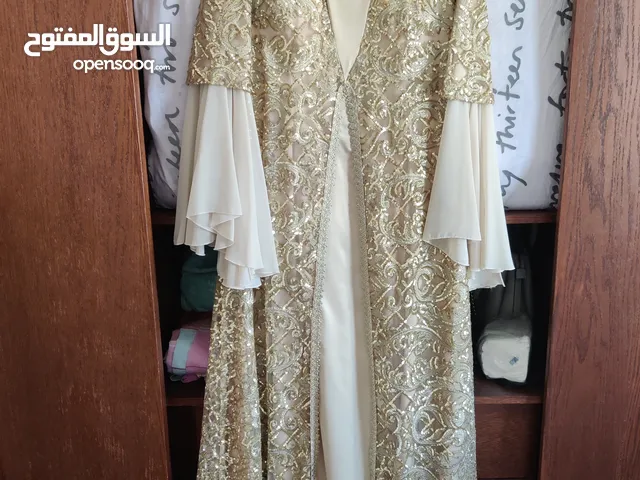 قفطان ذهبي ملبوس مرة واحدة فقط