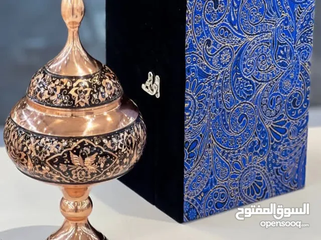 أدوات زخرفية من النحاس والمينا