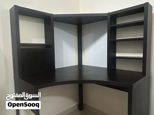 طاولة مكتبيه