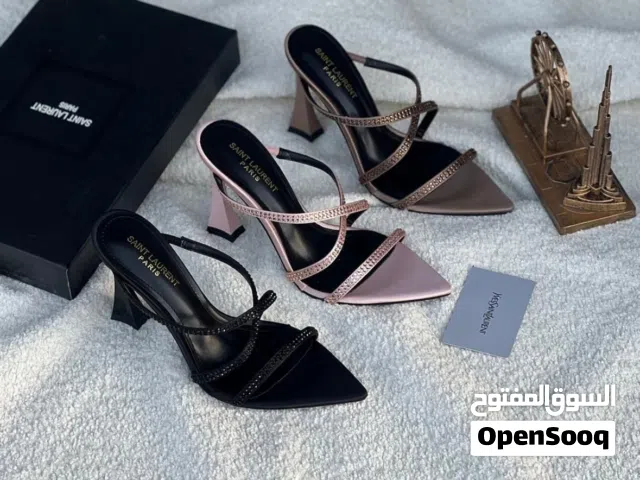 كعب فخم مع العباية السوده و يزيدك أناقة