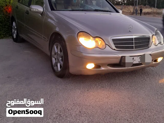 2004 مرسيدس بنز الفئة-C C 180