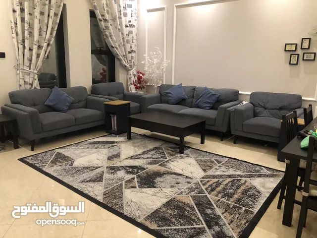 كنب للبيع نظيف