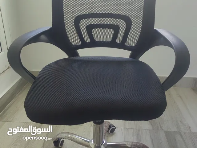 كرسي قيمنق متاز جدا للعب ومشاهده التلفاز ونظيف جدا ومستعمل فتره قليله جدا