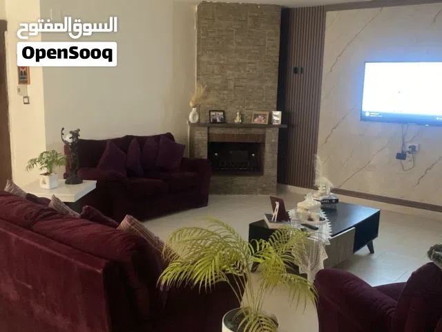 طقم كنب بحالة ممتازة