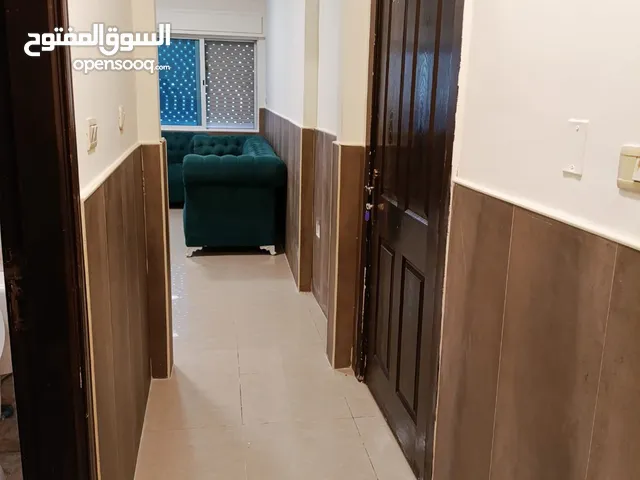 شقة للبيع بالفرش او بدونه.. قرب بوابه الجامعه الاردنيه الشماليه
