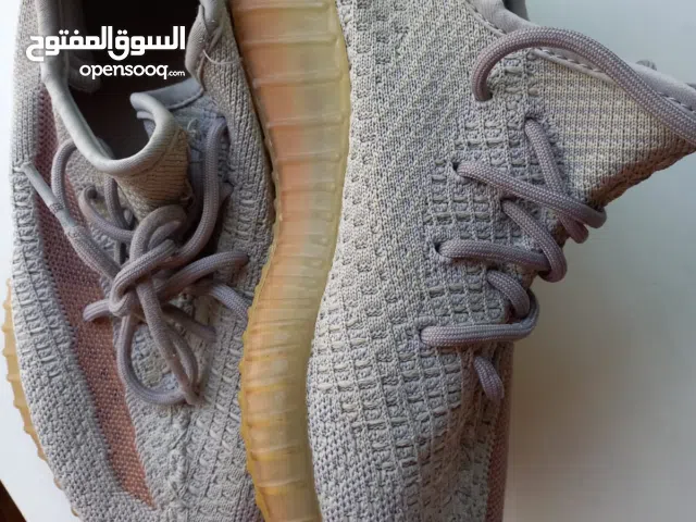 احذيه رياضيه قياس 38 اصلي   مستعمل نظيف   اديداس و حذاء ثلج ضد الماء