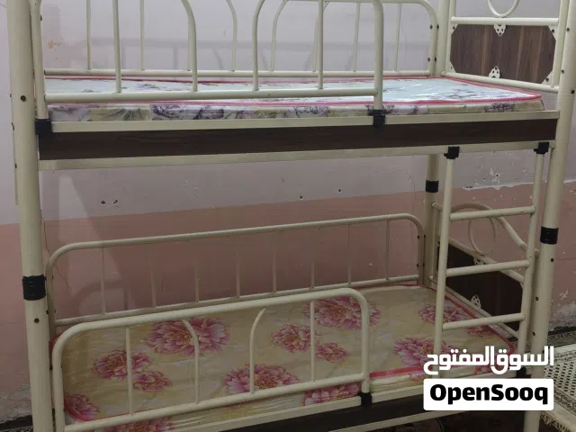سرير ( جرباية) حديد ثقيل مع دوشك ( مندر ) كويتي بحالة جيدة طابقين وينفصلن