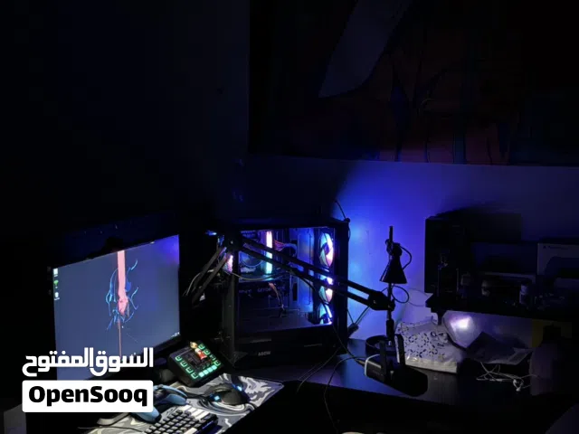 بي سي قيمنق مع كامل اغراضه