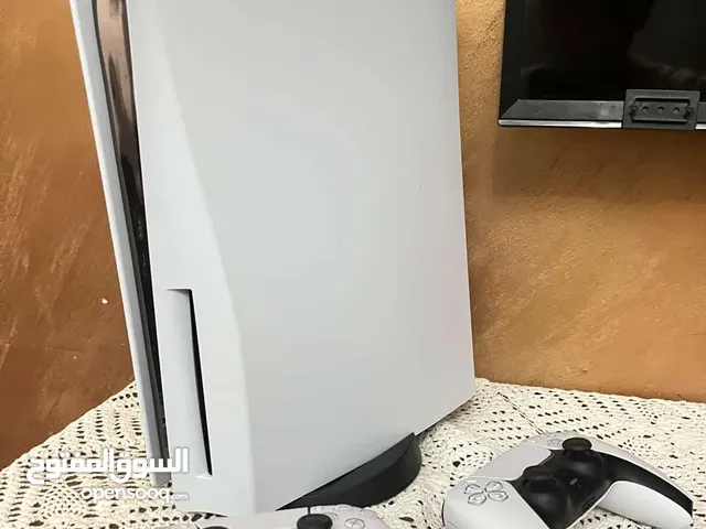 Play station 5 مستعمل سنة للبيع مع جميع الحسابات