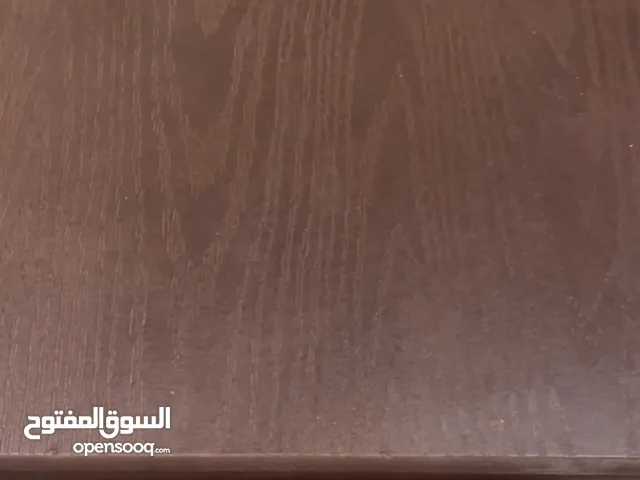طاولة وسط مع أربع طاولات صغيره