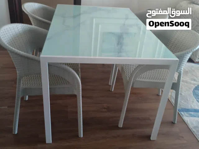 للبيع طاولة طعام + 4 كراسي