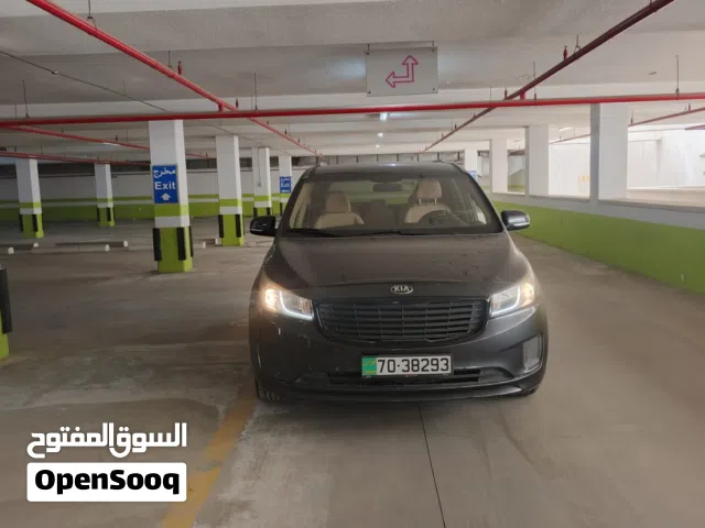 2018 كيا كرنفال Standard