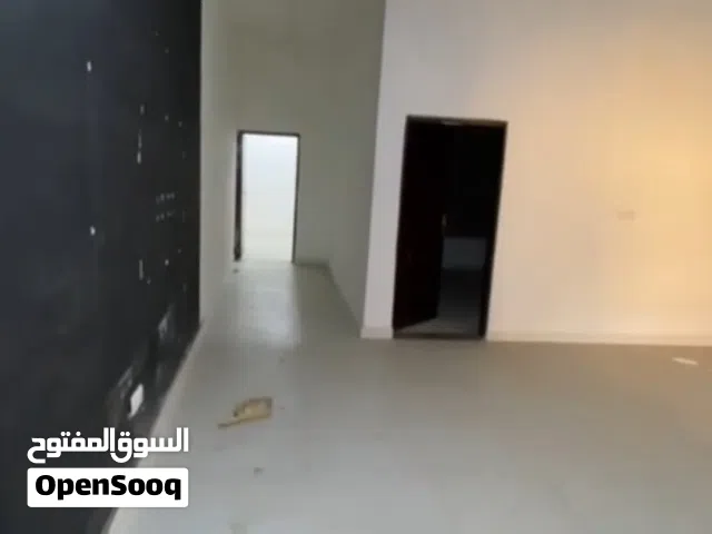 بنايه للبيع في منطقه القبله قرب البريد