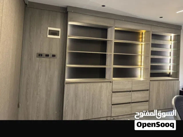 رفوف عرض شبه جديدة