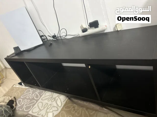 طاوله تلفزيون للبيع بغرض السفر