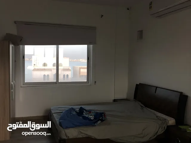 شقة للمشاركة حمام مطبخ غرفة صالة شامل الماء والكهربة