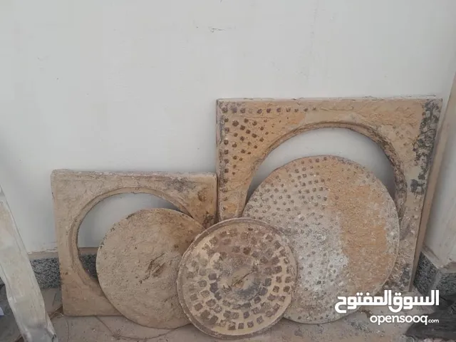 عدد من غطاء حجرات تفتيش حديد رزين للبيع
