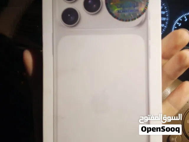 iPhone 17 pro max  شفرة شبه جديد مشحون 33 مرة فقط