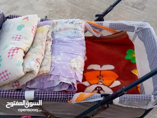 سرير اطفال  حديد متحرك. مع هزاز