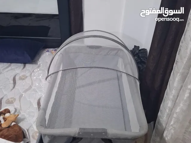 تخت بيبي استعمال بسيط جديد قابل للتفاوض في شيء بسيط