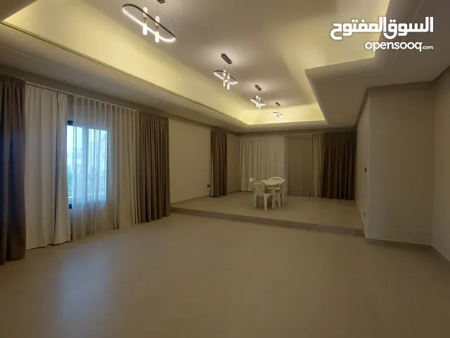 750 m2 3 Bedrooms Apartments for Rent in Hawally Jabriya