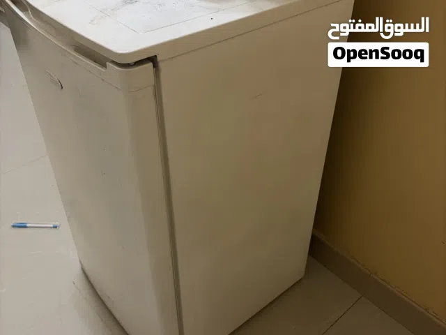 ثلاجه متوسطه للبيع