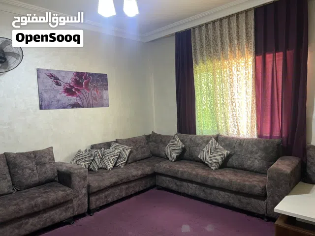 طقم كورنر للبيع مع الموكيت و البرداية و طاولة وسط