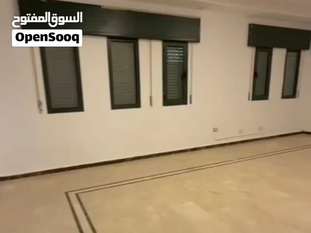 فيلا خدمية  ايجار في النوفليين بدروم وزوز ادوار ومحلق تواصل وتساب في حالة عدم الرد