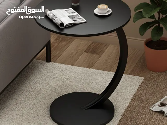 استمتع بالراحة والجمال مع طاولة جانبية مستديرة على شكل حرف C، الحل المثالي لكل مكان!