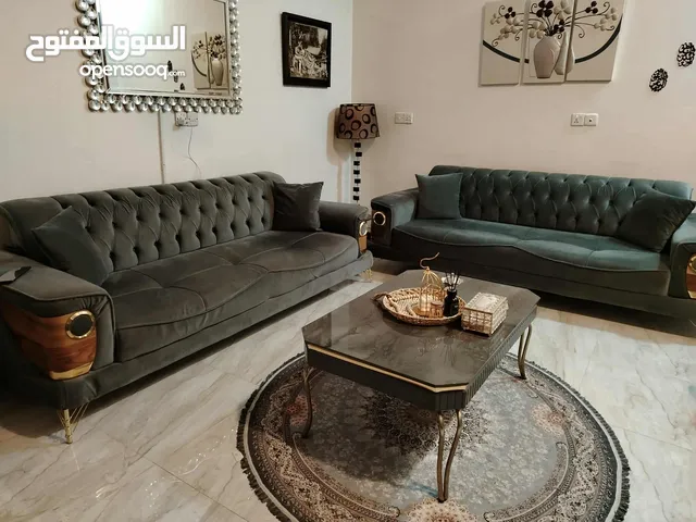 تخم عشرة مقاعد مع الطبلة الوسطية وميز التلفزيون