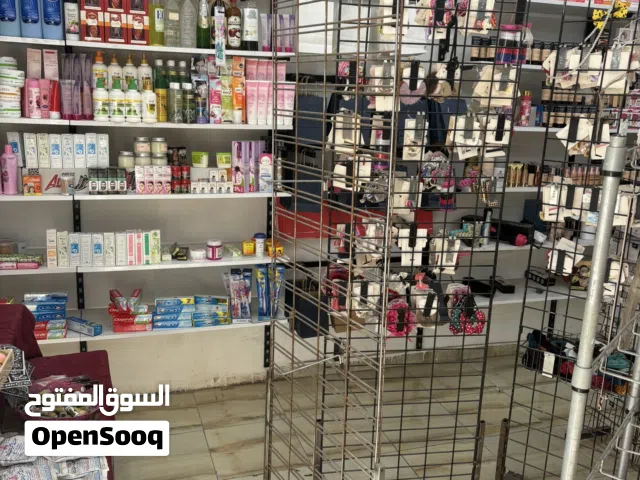 ديكور عرض استاندات وبريمو و قواعد حديد وارفف خشب بسعر كزيوني