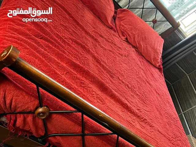 تخت حديد للبيع مع فرشه