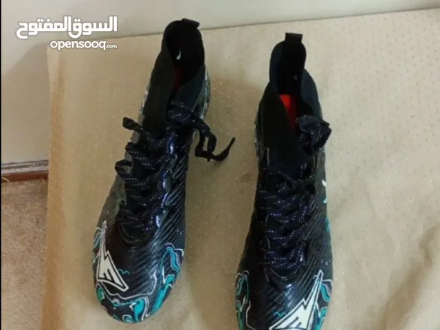 Football shoes For sale ( really good detailed) Size:44 I can go down to 75 if you want