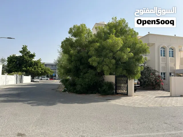 Prime location 30 sec walk to 18th nov road