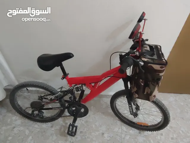 يوجد لدينا بسكليته غيارات موديل 2024 مستعمله ما يقارب السنه ونصف ويوجد معاها هدايا للبيع