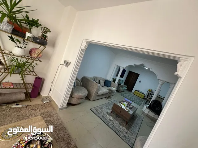 للبيع شقة مفروشة عبدون مقابل تاج مول بسعر مغري