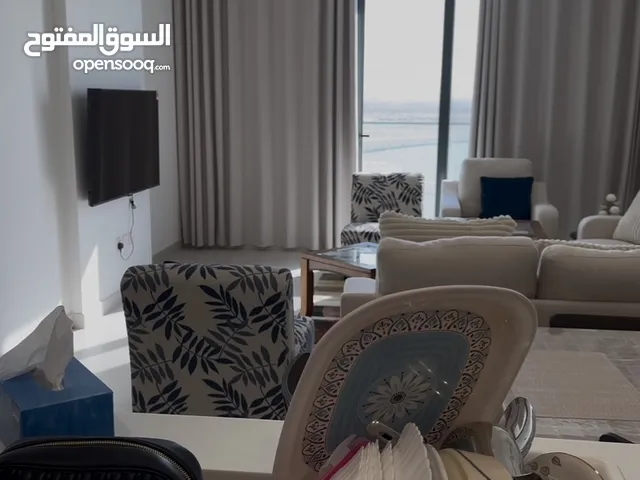 شقة جديدة في أجمل مكان - الحمرية - الشارقة - الواجهة المائية بغرفة نوم واحدة