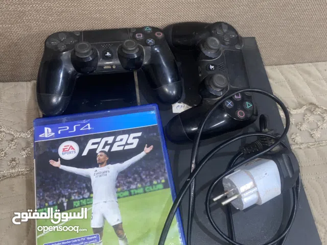 بلاستيشن 4 pro مستعمل و دراعين و لعبه fc25