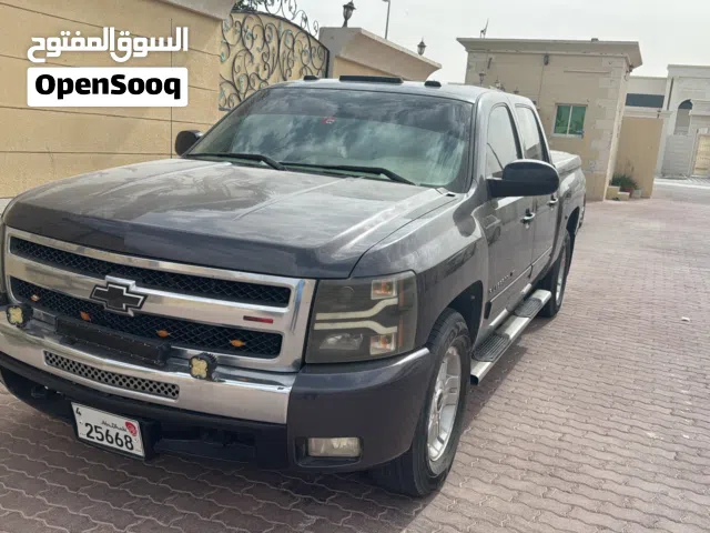 2011 شيفروليه سلفرادو 3500 LT