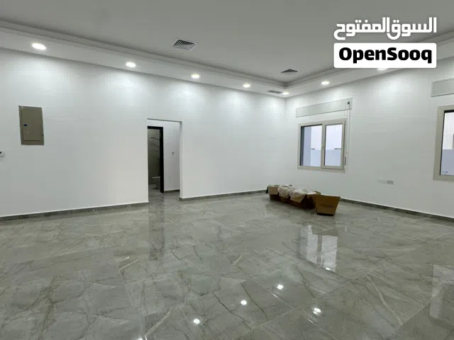 300 m2 4 Bedrooms Townhouse for Rent in Al Ahmadi Fintas