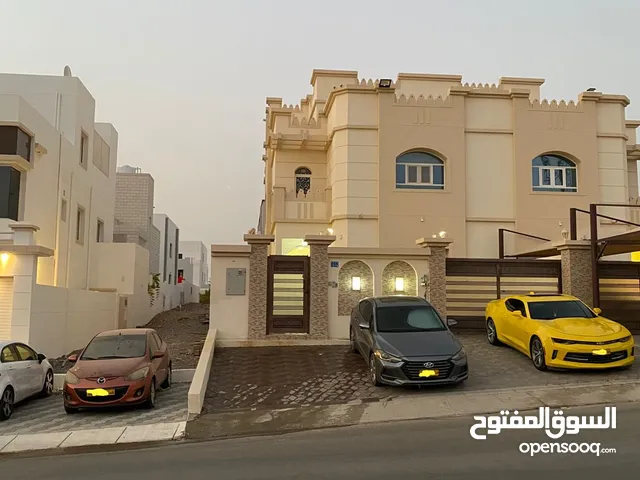 للبيع فيلا من اصل توين فيلا-المعبيلة-حي العين