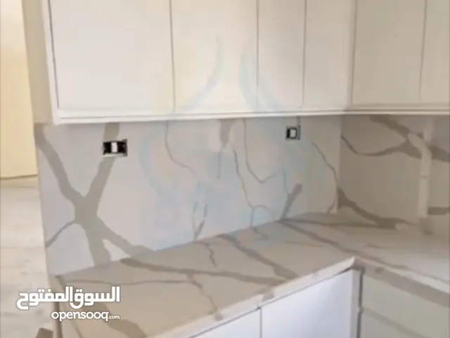 شقه مميزه غير مفروشه للايجار الارسال قرب فلل العجولي
