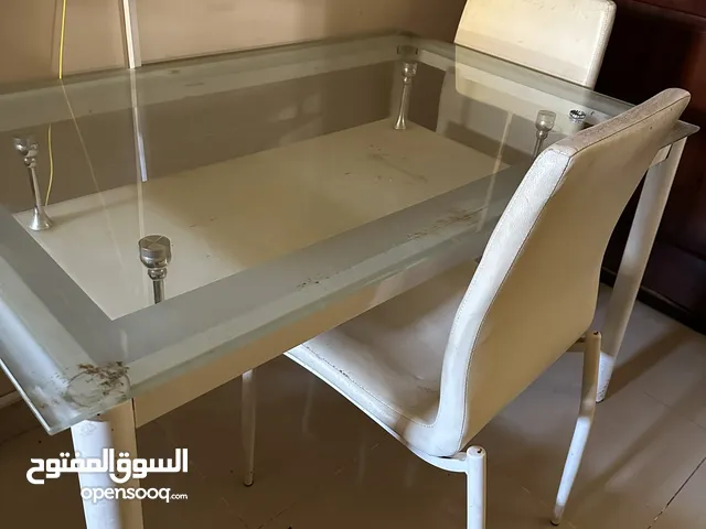 طاولة طعام
