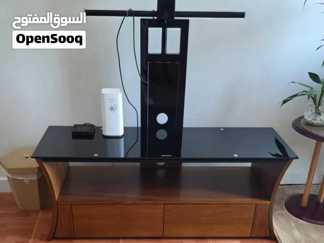 طاوله جديده نظيفه للتلفزيون