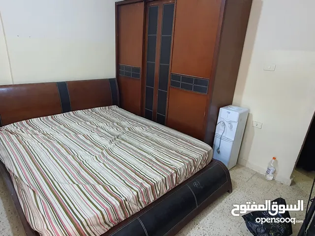 غرفة نوم بحالة جيدة للبيع