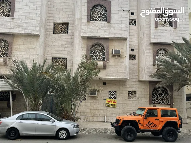 شقة تتكون من اربع غرف وصالة وحمامين للايجار بحي الربوة