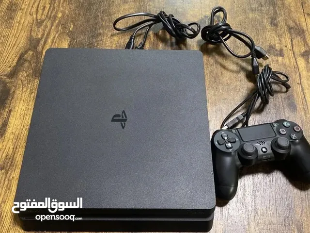 سوني فور سليم مع جهاز و شاحن و HD و ويار السوني السوني مستخدم ست اشهر نظيف جدا جدا ويجود توصل داخل