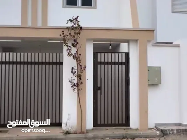 منزل ارضي دورين وملحق للبيع يتكون من 4غرف 3حمامات