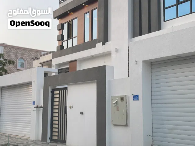 توين فيلا حديثة للبيع في موقع ممتاز وسط جميع الخدمات الحكومية وقريب المدارس الخاصة والسوق