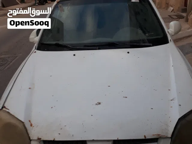 2004 هيونداي فيرنا Standard